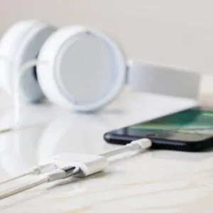 Belkin 3.5mm Audio   Charge RockStar, Lightning/Mini-phone Audio/Power/Data Transfer Cable for Headphone, Speaker, Microphone, Remote Control, Audio Device, iPhone, White